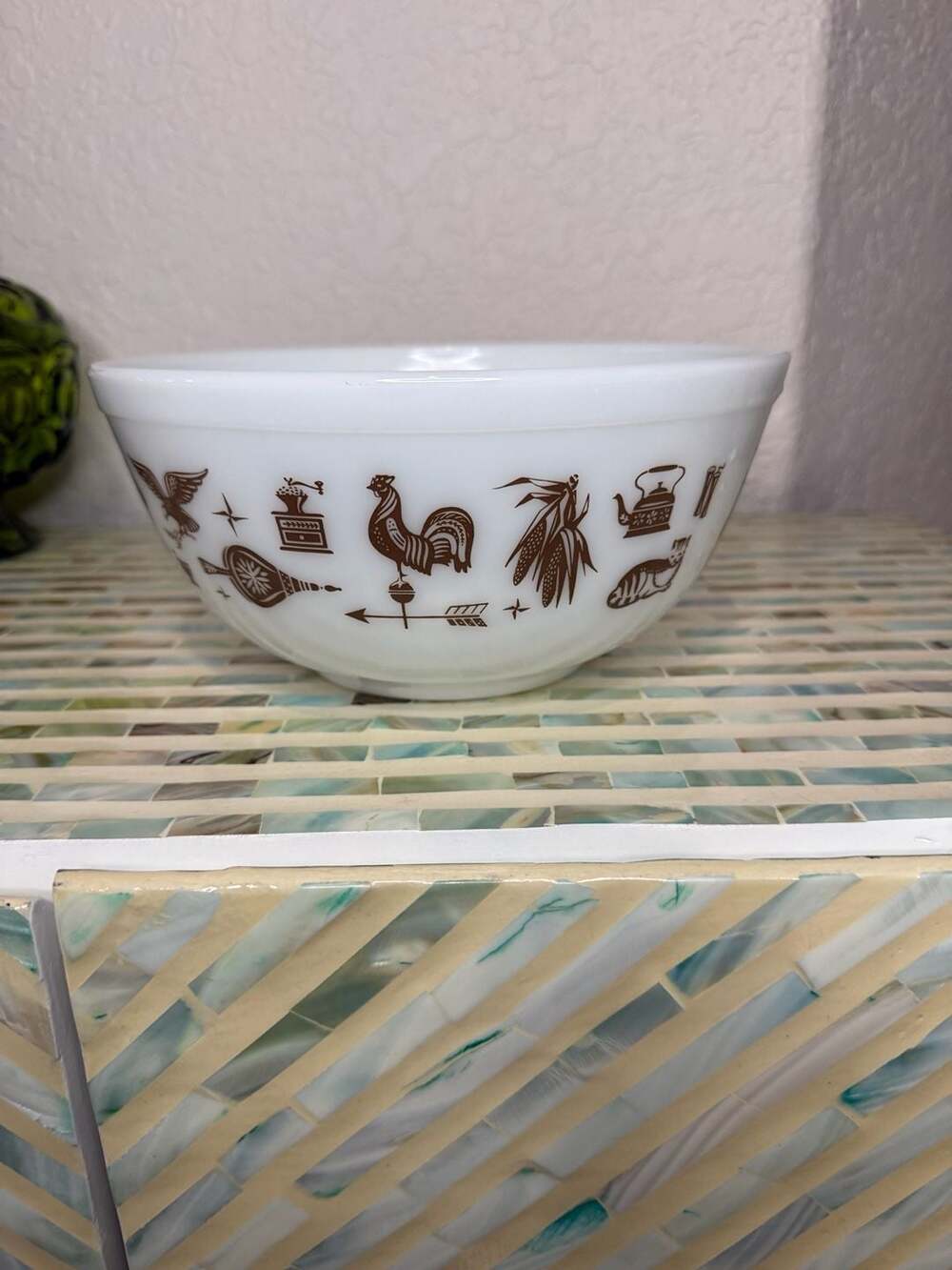 Pyrex Early American Mixing Bowl 403 2.5 Qt White Brown